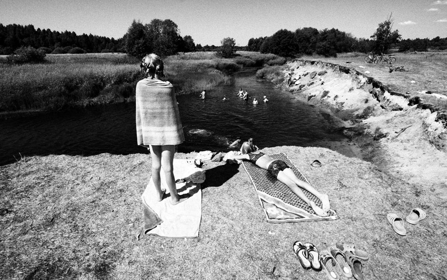 Фото 3. Дети всякие купаются в Зване у Родишкино. 2012.
