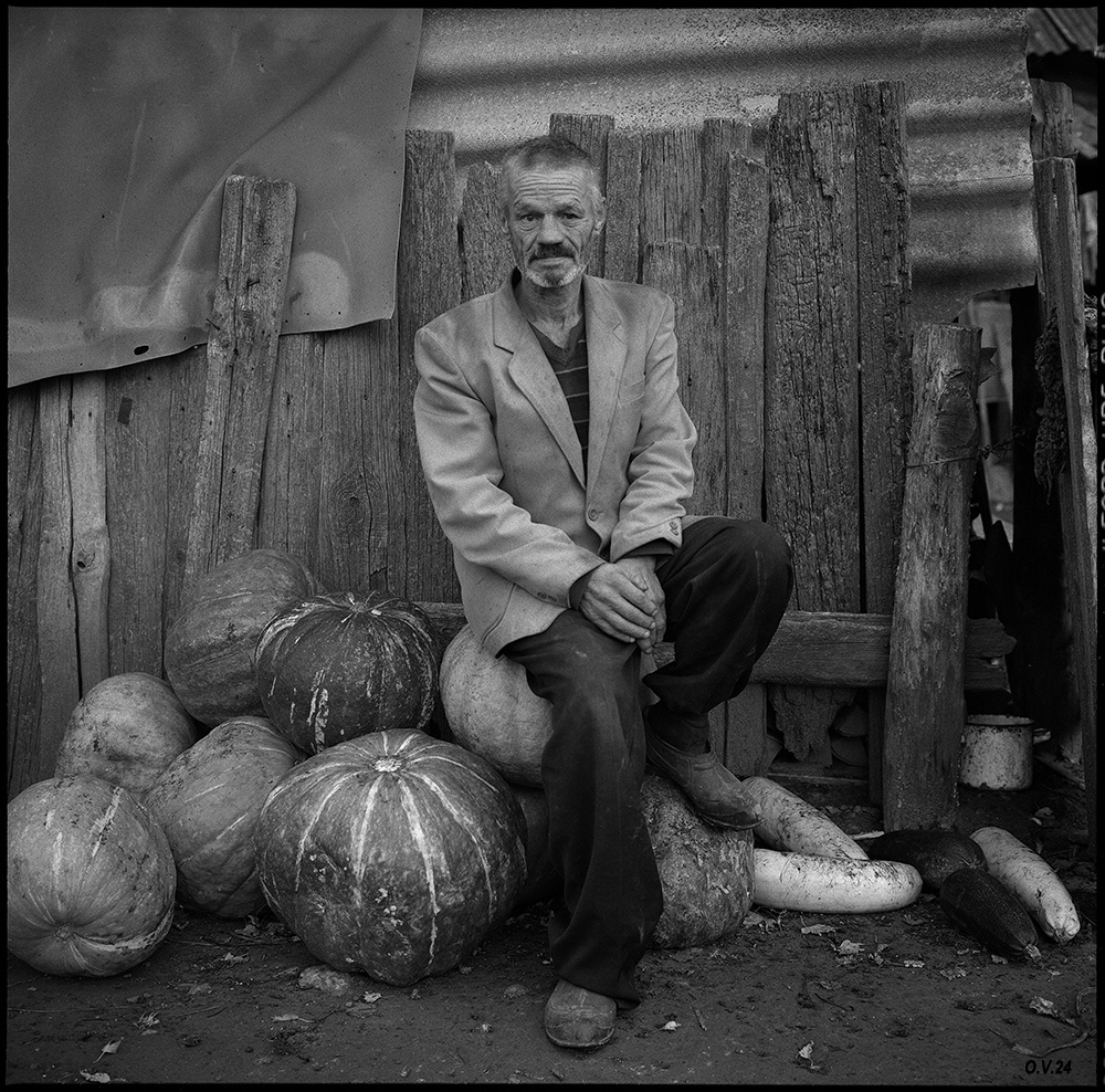 Олег Виденин — Портрет с тыквами. Брянская обл., 2024jpg